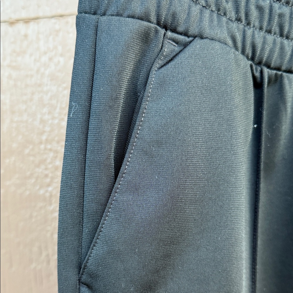 Gap NWT Black Jogger Pants - Picture 2 of 10